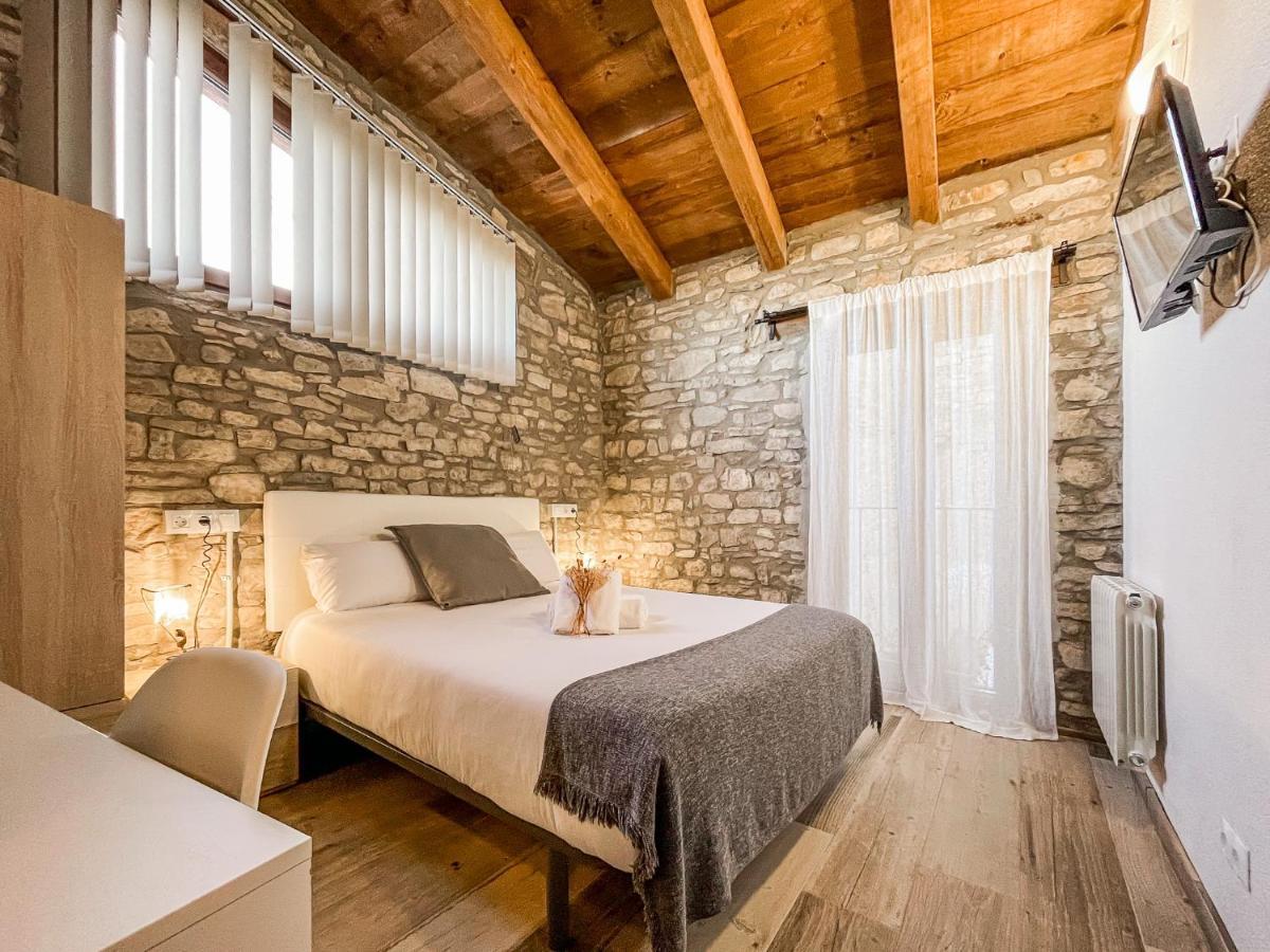 El Forn De Freixenet Con Servicios De Un Hotel Lleida Ngoại thất bức ảnh
