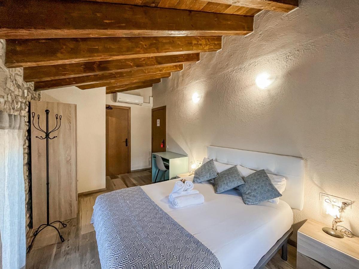 El Forn De Freixenet Con Servicios De Un Hotel Lleida Ngoại thất bức ảnh