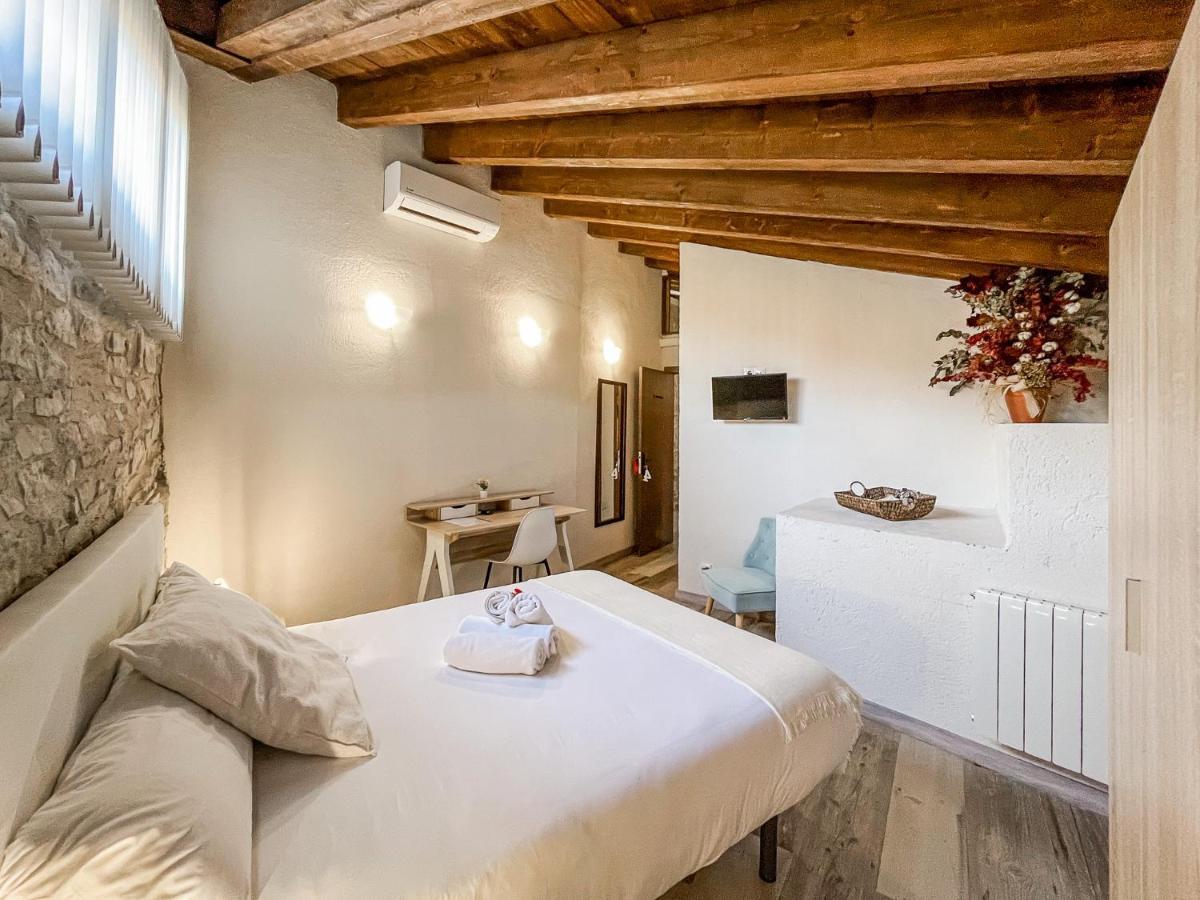 El Forn De Freixenet Con Servicios De Un Hotel Lleida Ngoại thất bức ảnh