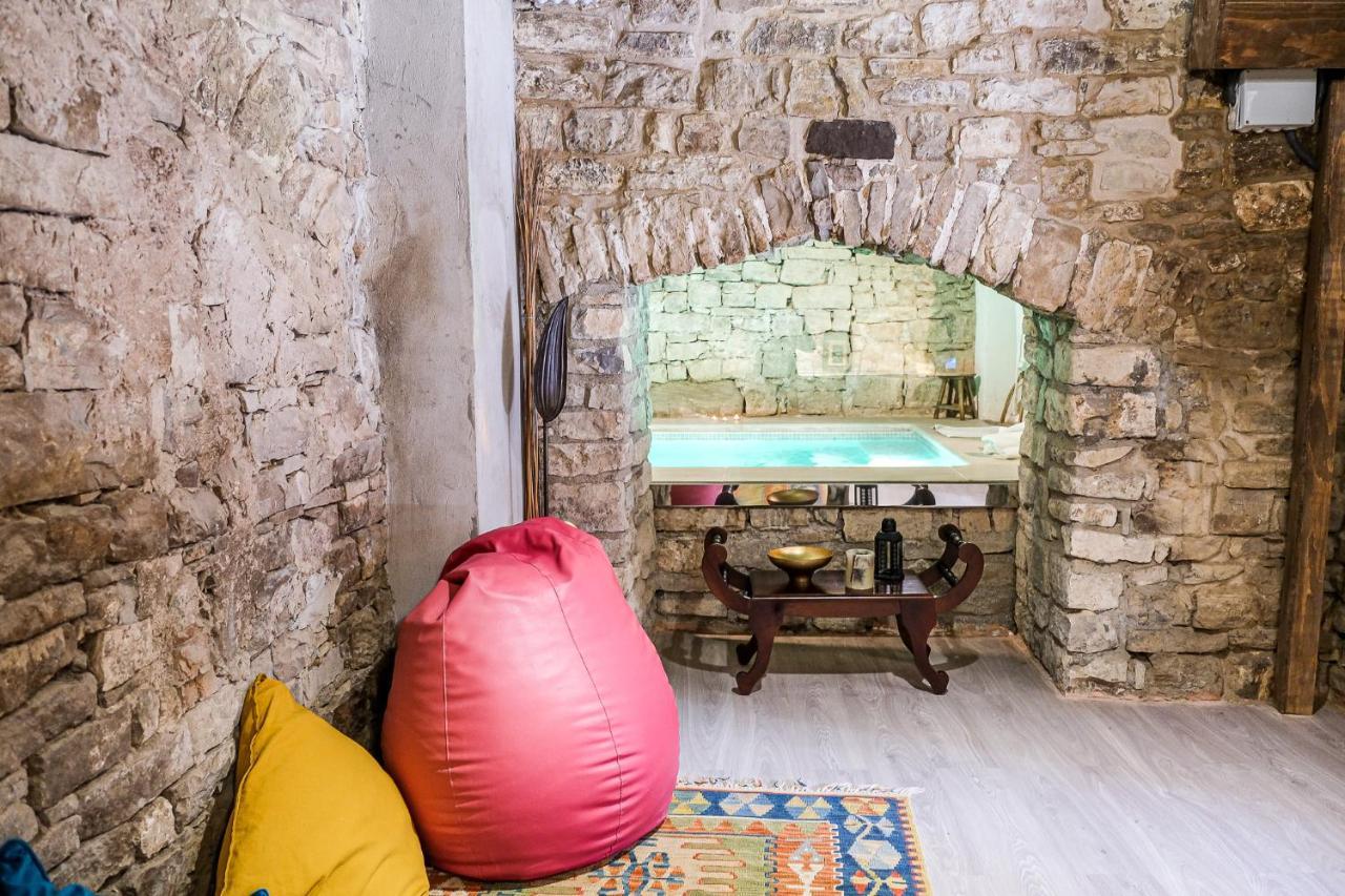 El Forn De Freixenet Con Servicios De Un Hotel Lleida Ngoại thất bức ảnh