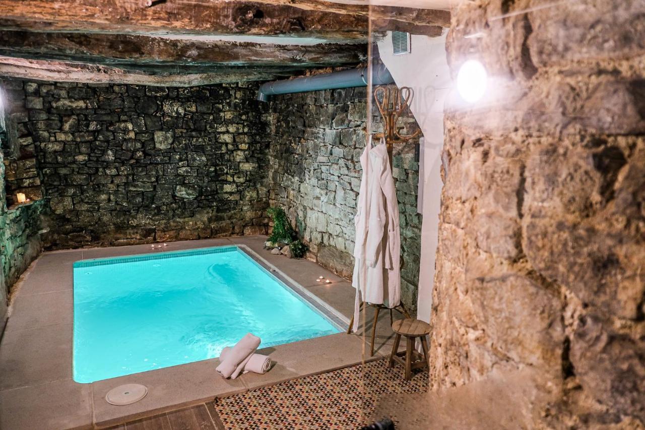 El Forn De Freixenet Con Servicios De Un Hotel Lleida Ngoại thất bức ảnh