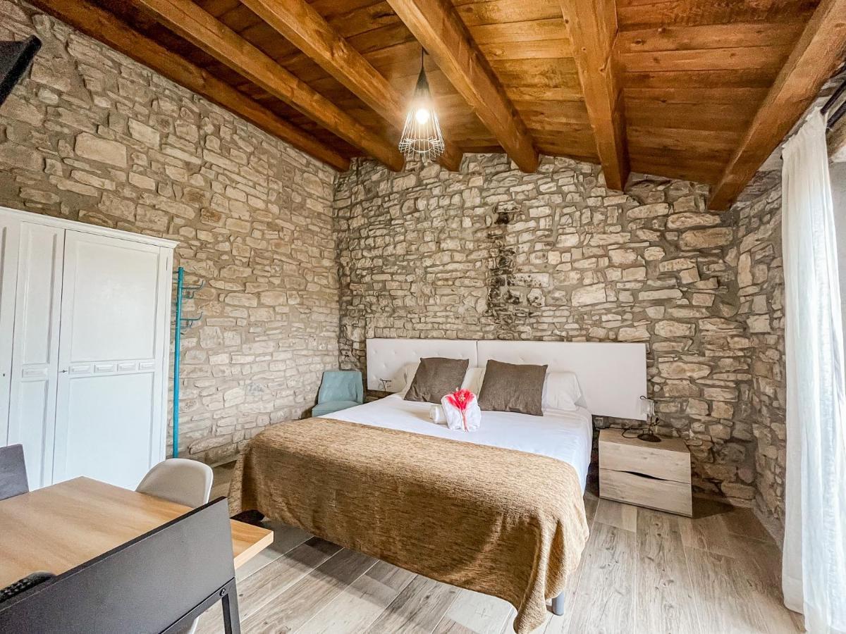 El Forn De Freixenet Con Servicios De Un Hotel Lleida Ngoại thất bức ảnh